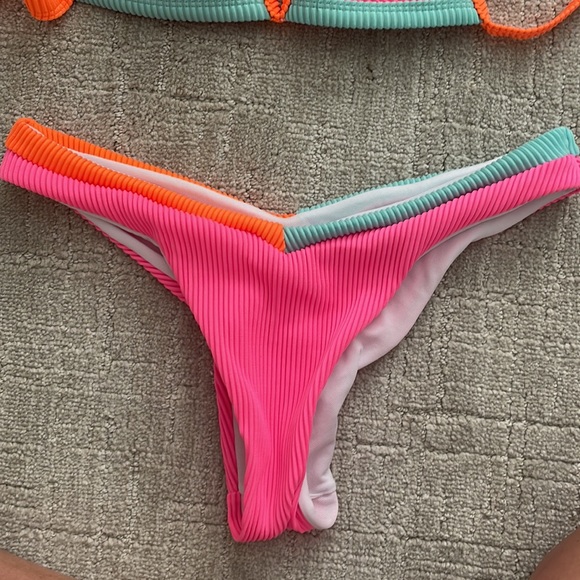 Shein bikini - Picture 2 of 4